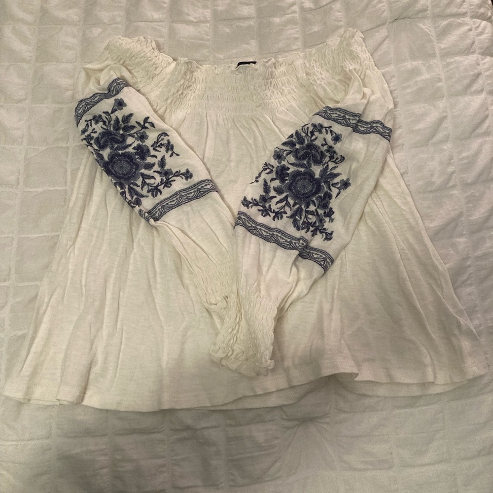 American Eagle off the shoulder top